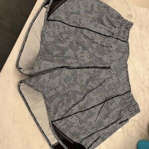 Lululemom hot shorts 4” BRAND NEW